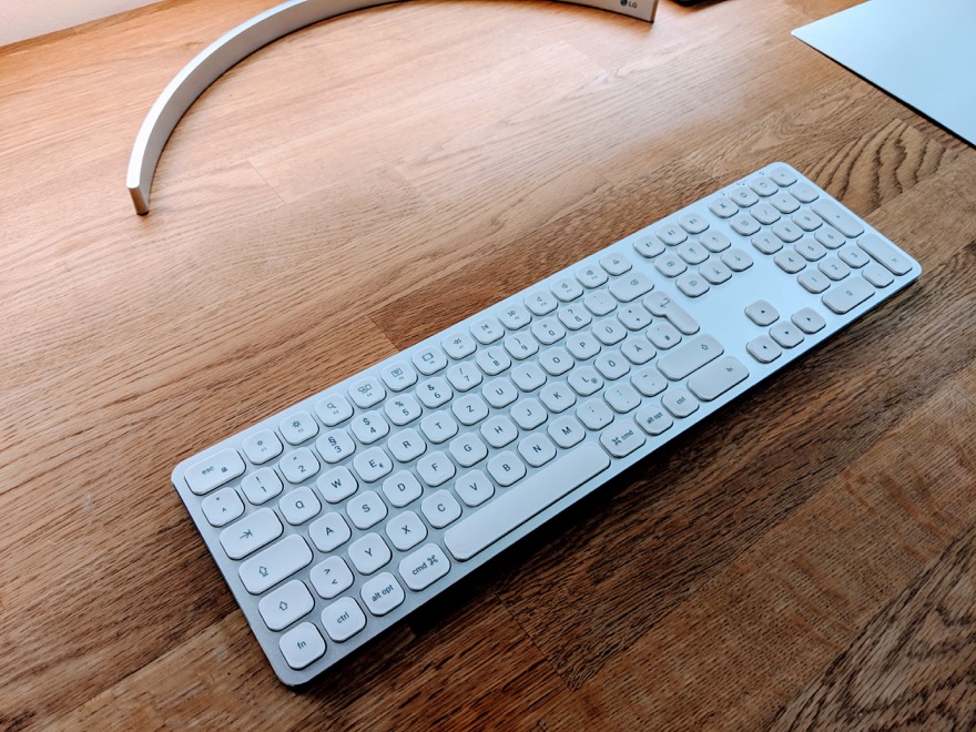 3 Bluetooth-Kanals Weiß und Silber iOS Beleuchtete Kabellose Tastatur für Mac Ultradünne Wiederaufladbare QWERTZ Funktastatur mit 7 Hintergrundbeleuchtung für MacBook iPad 10,2/ iPad Pro 12,9