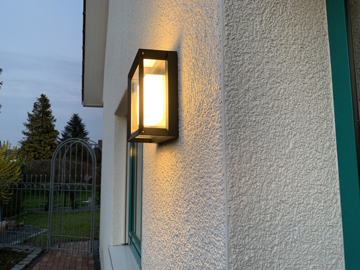 Philips Hue White and Ambiance angeschaut Color LED Wandleuchte Econic
