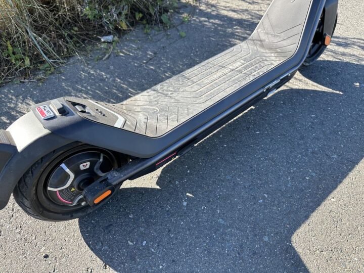 NIU KQi3 Pro: Der E-Scooter im Test