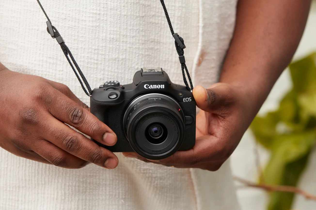 Systemkamera Canon EOS Neue startet R100: