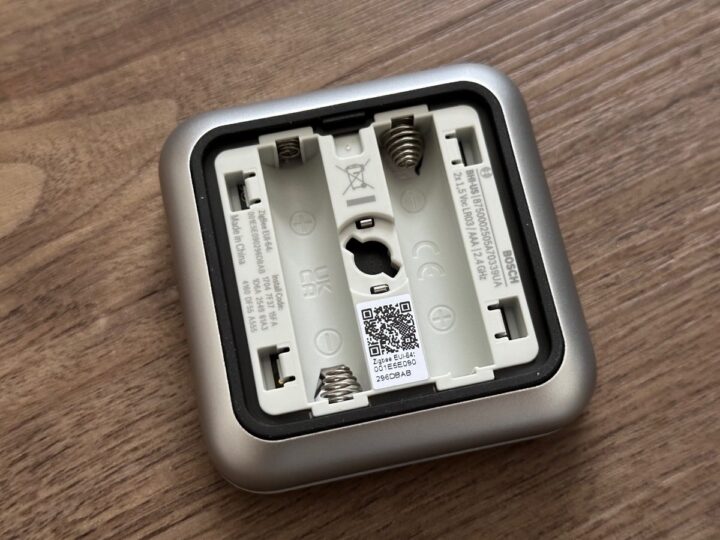 Bosch Smart Home Universalschalter II, zur einfachen Steuerung smarter  Geräte, konfigurierbar für 4 belegbare Tasten : : Gewerbe,  Industrie & Wissenschaft