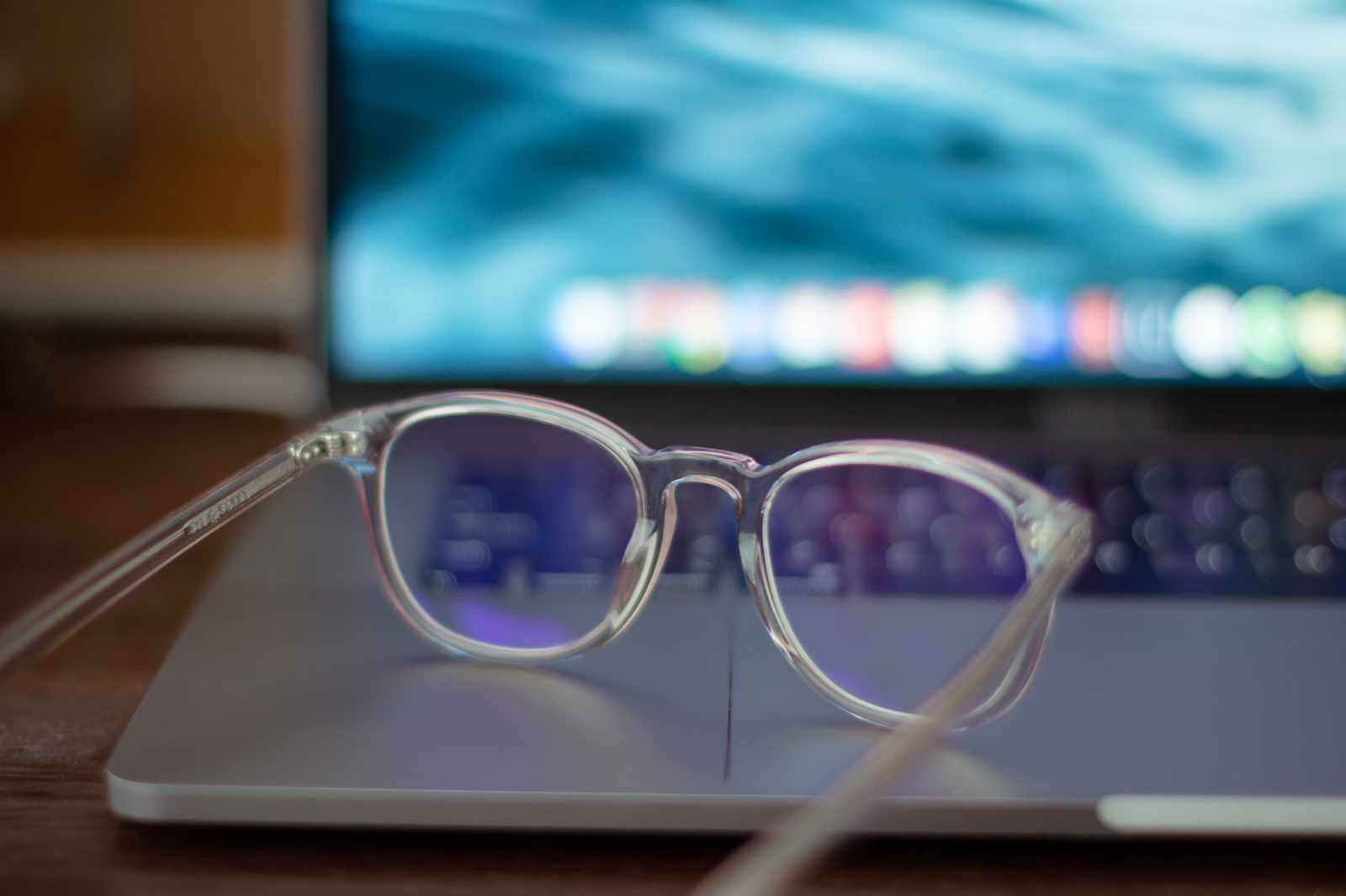 Blaulichtfilter für Brillen: Studien weisen mangelnde Wirksamkeit nach