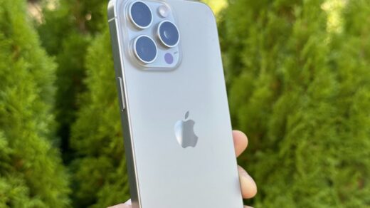 Das Apple iPhone 15 Pro Max mit dem neuen Rahmen aus Titan.