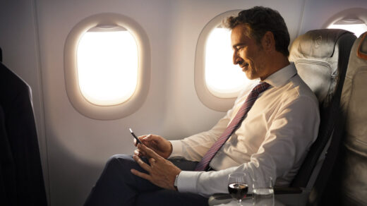 Die Lufthansa stattet mehr Flugzeuge mit Breitband-Internet aus.