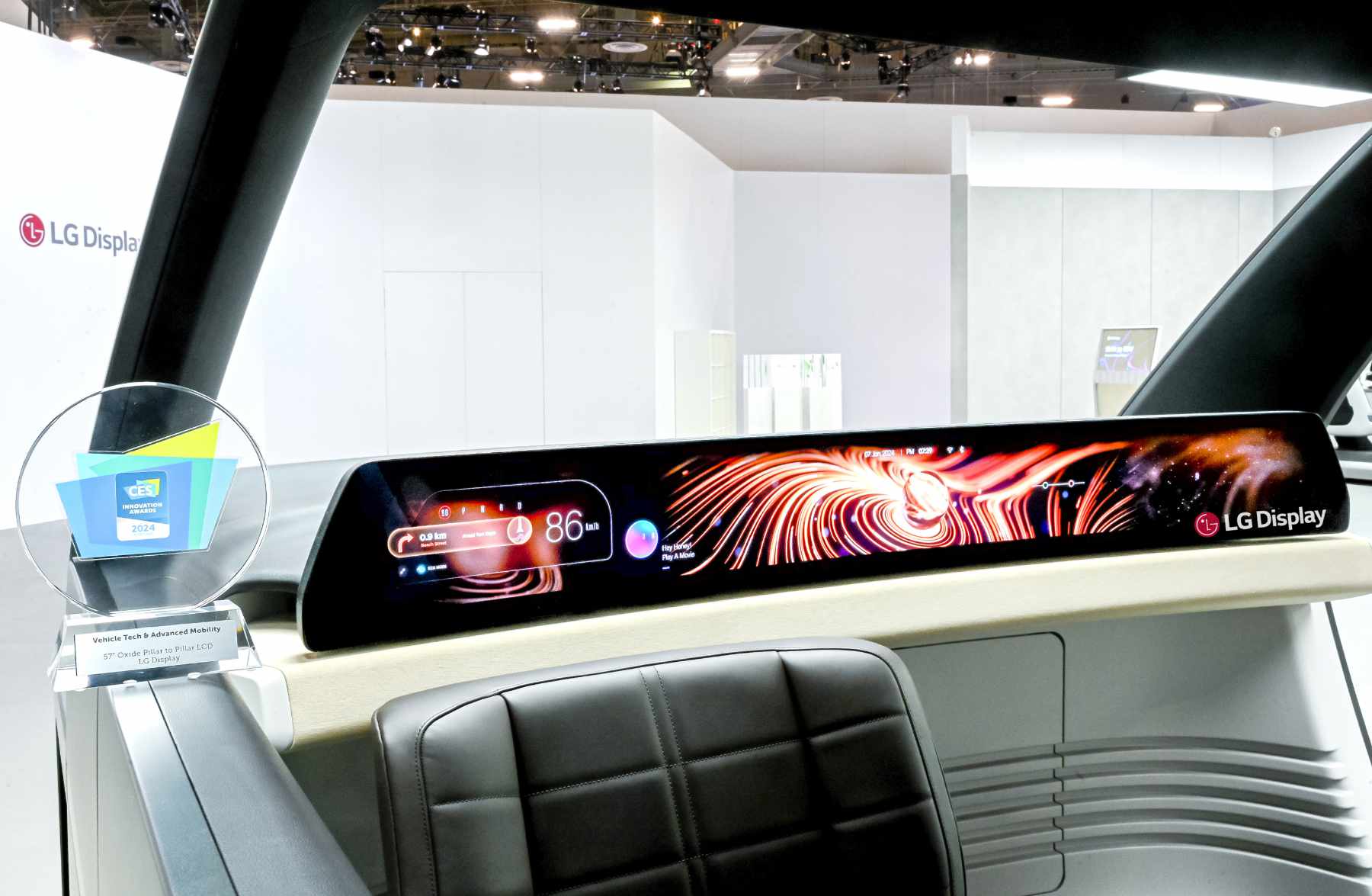CES 2024: LG Display zeigt ein übergroßes Automotive-Display
