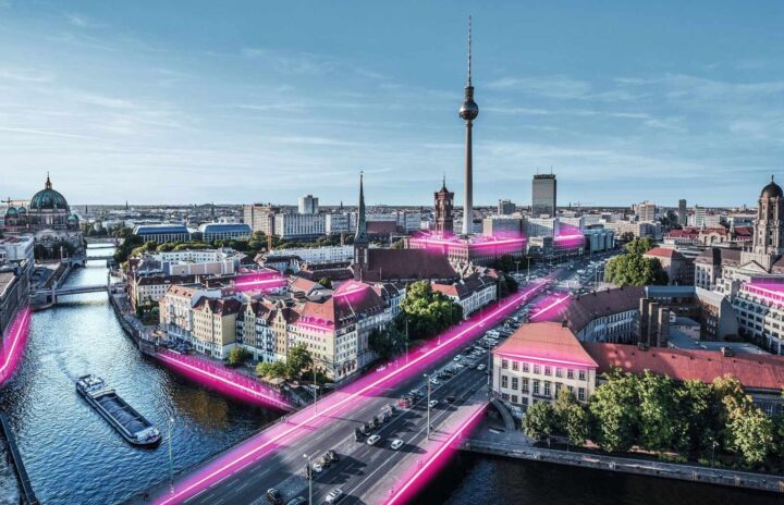 Die Telekom hat in Berlin inzwischen 500.000 Glasfaser-Anschlüsse fertiggestellt.