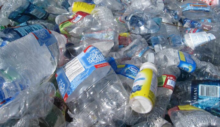 Wissenschaftler haben ein besser abbaubares Plastik entwickelt.