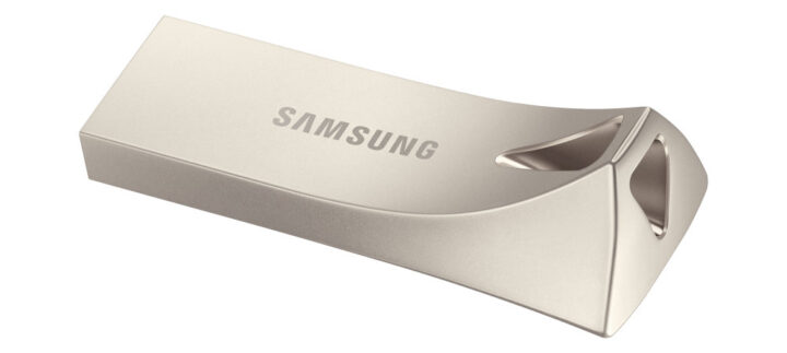 Der USB-Stick Samsung Bar Plus in der Farbe Champagne.